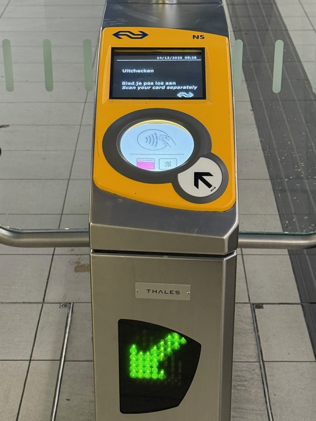 NS gate with barcode reader