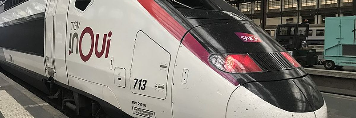 Booking tickets and reservations at SNCF ticket offices